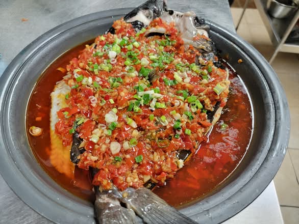 Chilli sauce with qingjiang river fish剁椒蒸清江鱼